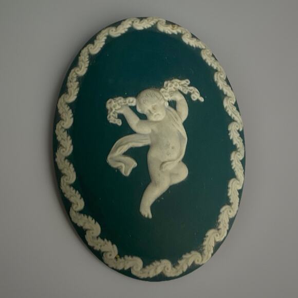 Rare Wedgewood Jasperware England 3”Teal Oval Cherub Trinket Camilla Box w/ lid - Picture 2 of 5